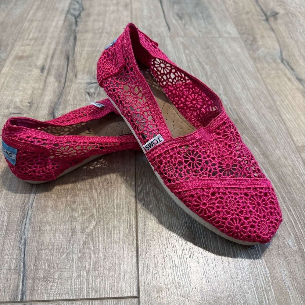 TOMS Women's Fuchsia Crochet Espadrilles